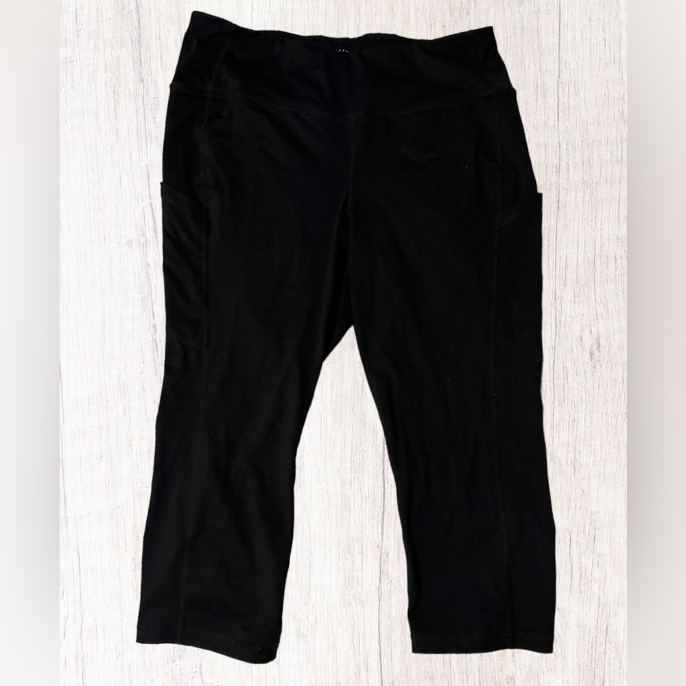 Torrid Performance Core Capri Active Legging With… - image 2